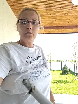 Divineblond webcam