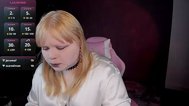 lottiereed (Ask my age) - I'm taking off my blouse!