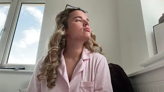 maisiesmithx - Maisiesmithx's free webcam - UK Sex Cams