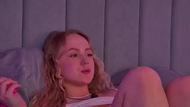 Emi_Sterling webcam