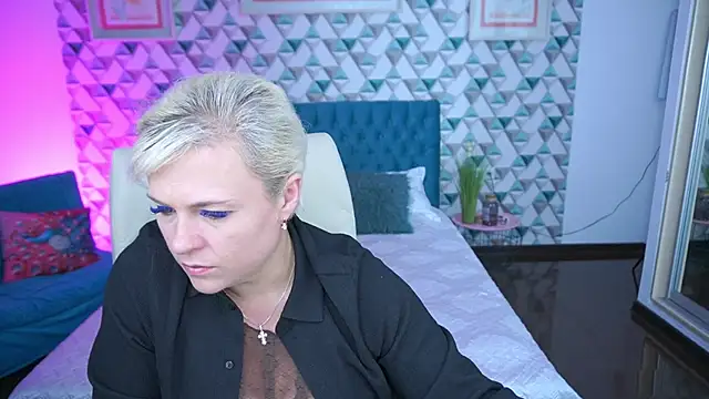 Watch CrystalVibe live on EroticFlix - High definition streams