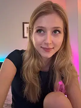 lunarase (F young) - doggy pose and twerking