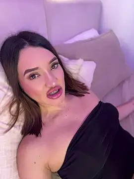 Watch Bella-taylorr live on EroticFlix - High definition streams