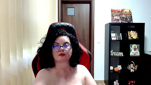 misstroublle - MissTroublle's free webcam