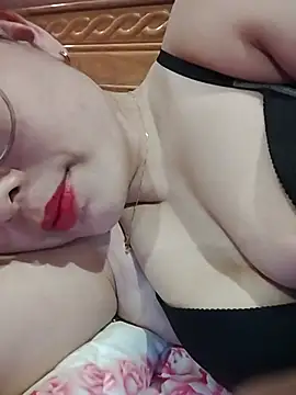 Watch candy_flo live on EroticFlix - High definition streams