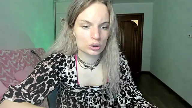 millikira006 - MilliKira006's free webcam - UK Sex Cams