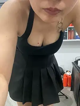 Watch Ivy_Trix2 live on EroticFlix - High definition streams