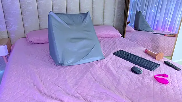 mia_scot webcam
