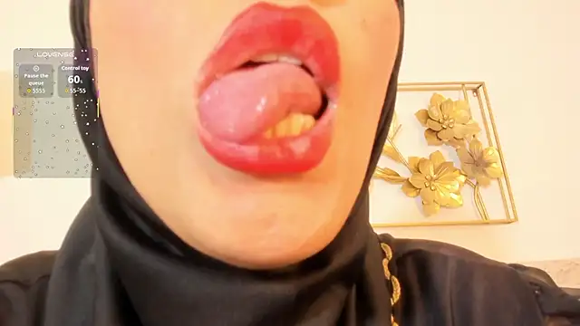 hanajameela (Ask my age) - Shirtless and look at my tits🔥🍒