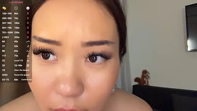 Ur_neighbor_Kira webcam