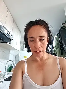coeur_de_luxure (F mature) - Masturbation en el baño