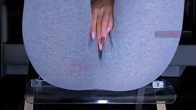 Cameltoe_squirt_inPants