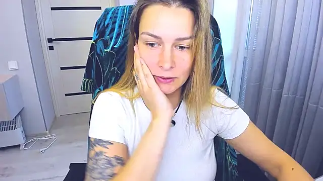 alexiadarren - AlexiaDarren's free webcam - UK Sex Cams