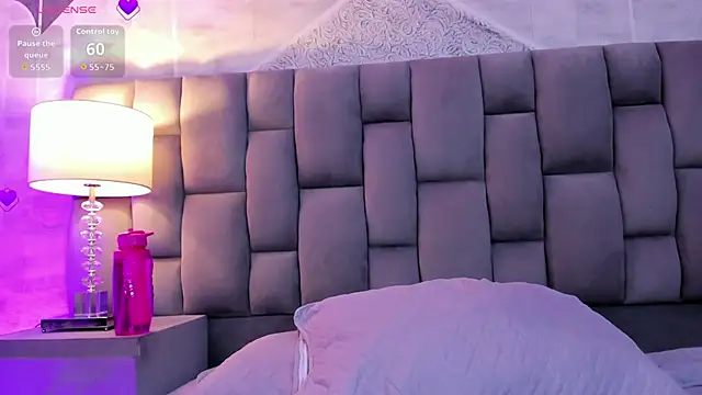 CarolineFyre webcam