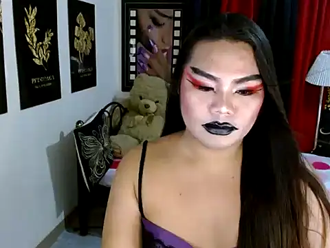 TSbrianaHugeCock live sex cam