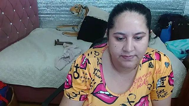 live cam porno EMILY-NESSA