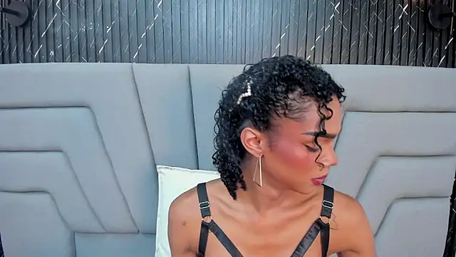 Model: NaomiSteward