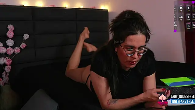 kathieandpovcock1 live sex cam