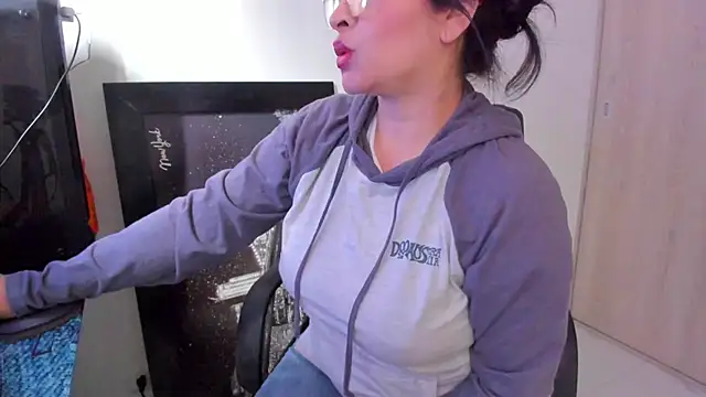 BellaFlaming webcam
