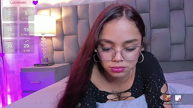 CarolineFyre webcam