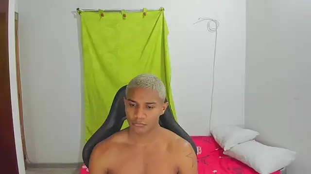 corzoethan - Corzoethan's free webcam - UK Sex Cams