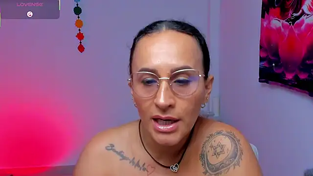 Sara_Charmy webcam