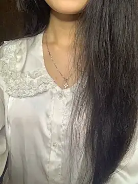Nhinhi18 live sex cam