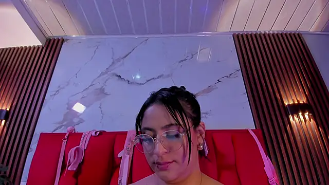 Dianna-Rosse live sex cam