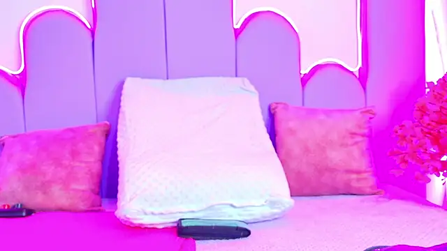 Watch NathaxaLeans live on EroticFlix - High definition streams