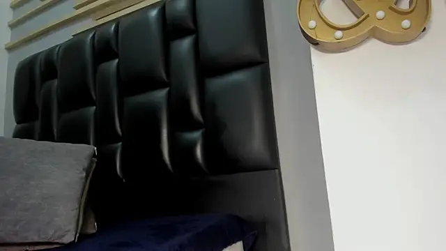 criistal_castro - Criistal_castro's free webcam - UK Sex Cams