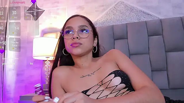 CarolineFyre webcam