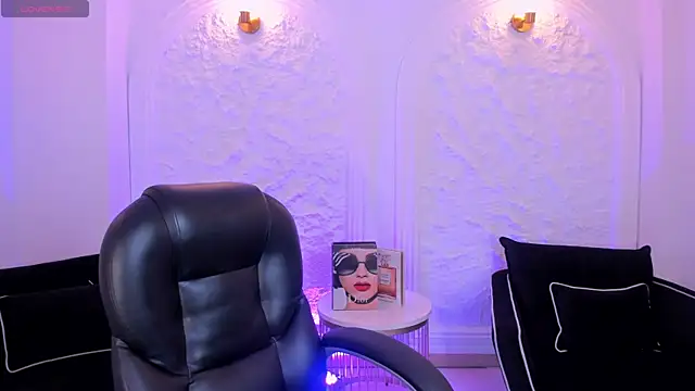 Watch ArianaDumont live on EroticFlix - High definition streams
