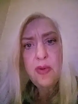 julia20x - Julia20X's free webcam - UK Sex Cams