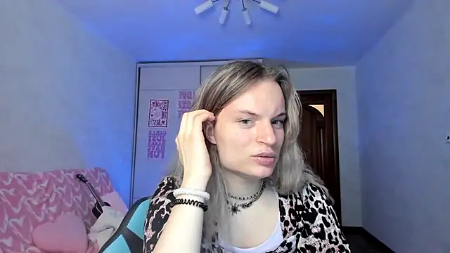 millikira006 - MilliKira006's free webcam - UK Sex Cams