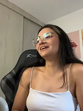 Cat2525 live sex cam