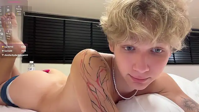 walter_cute (M twink) - bzzzzz my toy