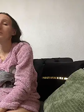 Emi_RoseMaus webcam