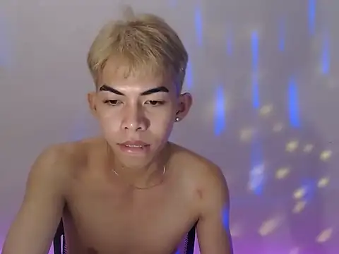 urhotsilverboy (M twink) - hard dick with 2minutes jerkoff