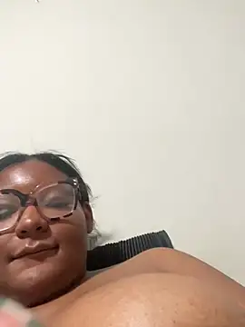 poppyluxe - PoppyLuxe's free webcam - UK Sex Cams