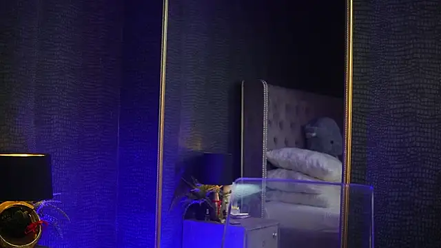 Watch GiaEasyIce live on EroticFlix - High definition streams