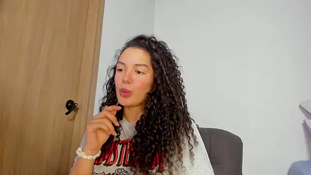Watch MiaRouseex live on EroticFlix - High definition streams