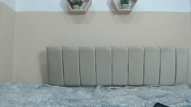 Charlothe_7 live sex cam