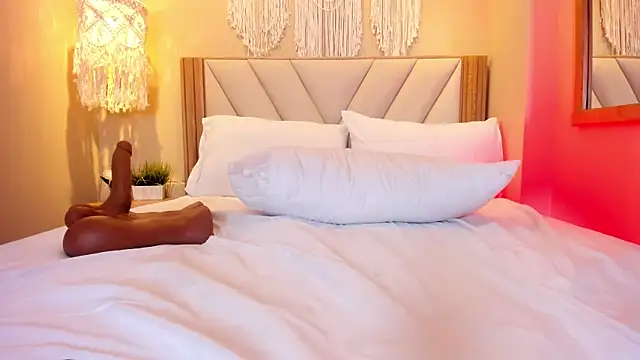 NahimiThompson webcam