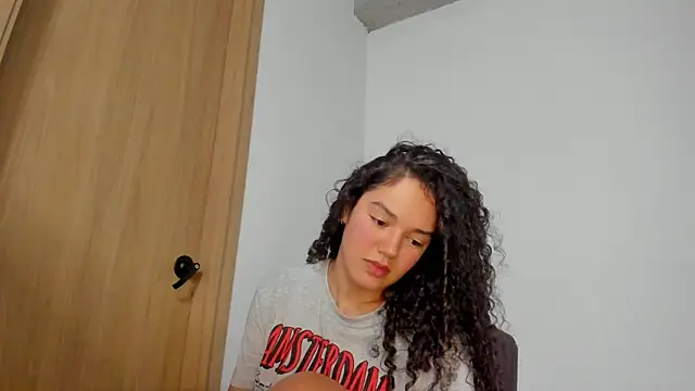 miarouseex - MiaRouseex's free webcam - UK Sex Cams