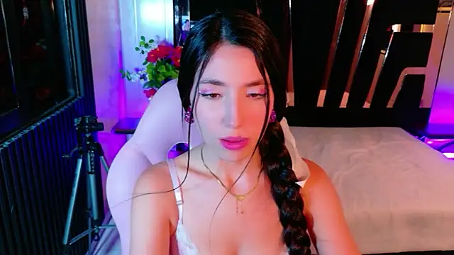 mialovelyn - MiaLovelyn's free webcam - UK Sex Cams