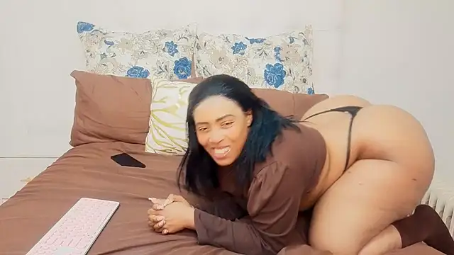 GiantBootyMilf live sex cam