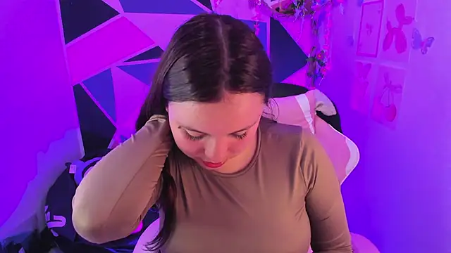 little_emma0 - Little_emma0's free webcam - UK Sex Cams