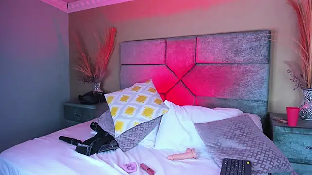NaomySakura webcam