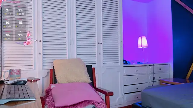 Adel_Nesbiit webcam