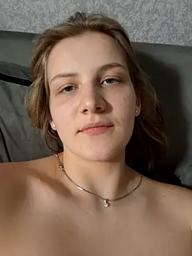 mooniekiss - Mooniekiss's free webcam - UK Sex Cams